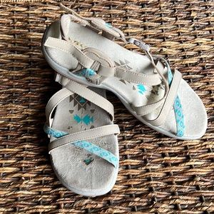 Women’s Skechers memory foam sandals